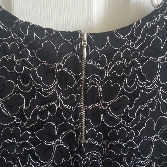 Black and White lace tank - Picture 3 of 3